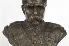 popiersie piłsudskiego